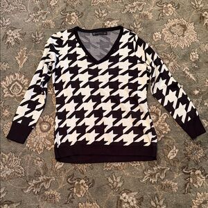 New York & Company Black and White Houndstooth V-Neck Sweater
